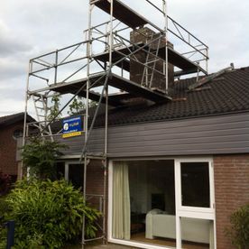 Huur een daksteiger bij Fijten Gevelverzorging in Brunssum.